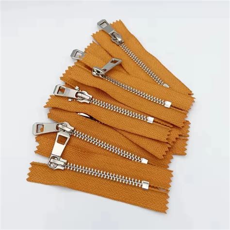 metal zippers discoloration treatment